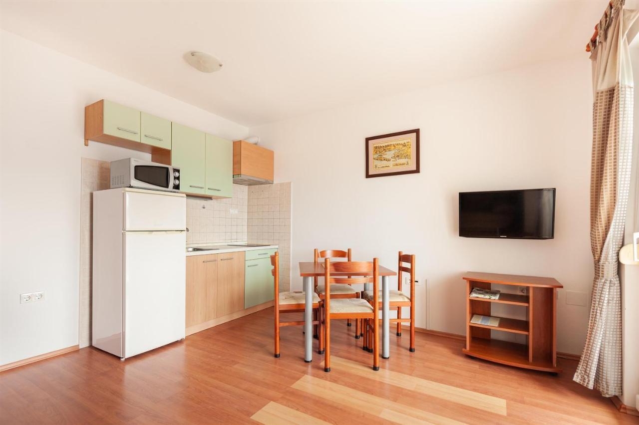 Apartments Lumaduma Трогир Экстерьер фото