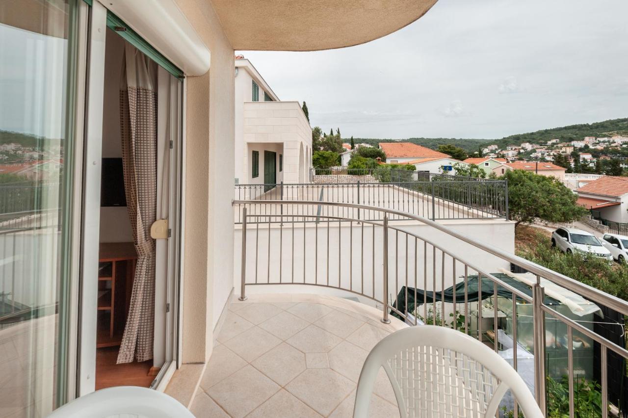 Apartments Lumaduma Трогир Экстерьер фото